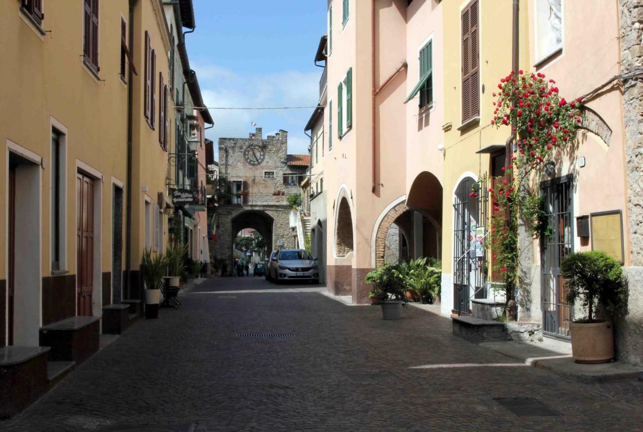 Case Rossa E Blu Villanova d'Albenga Exteriör bild